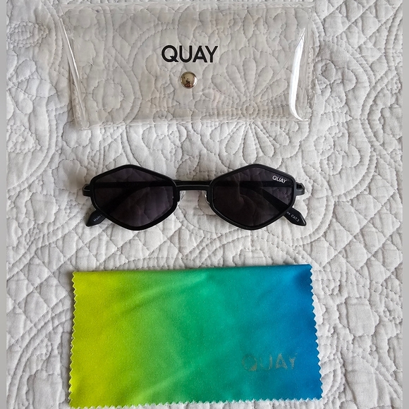 Quay Australia - Maluma - On Location Sunglasses - Picture 4 of 5